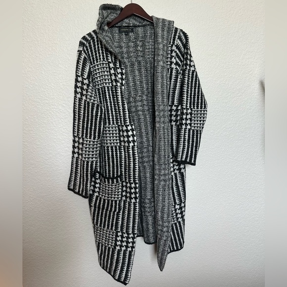 Chic Black and White Open-Front Cardigan Sweater - Picture 5 of 5